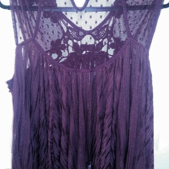 FREE PEOPLE Flowy burgundy top - Picture 2 of 3